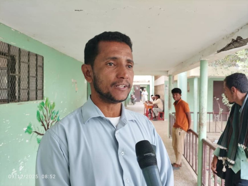 مدير ثانوية جعار يدشن امتحانات للفصل الدراسي الاول لطلاب الثانوية