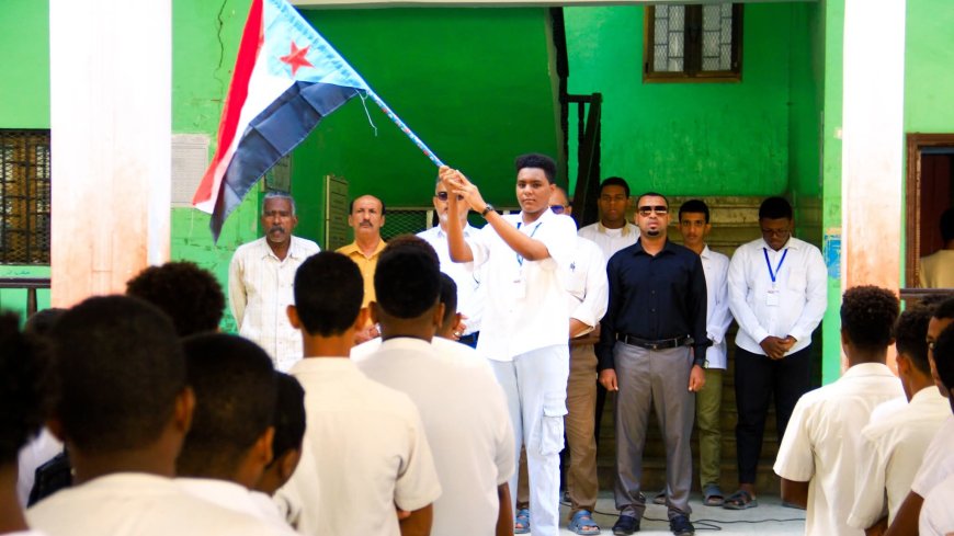 انتقالي حضرموت يدشّن رفع علم دولة الجنوب العربي وترديد النشيد الوطني في مدارس وثانويات المكلا