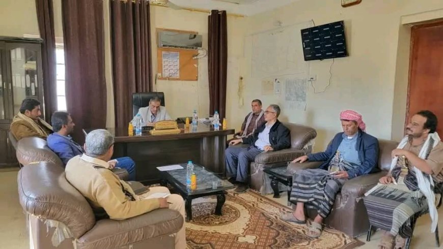 شبوة.. الأمين العام يتفقد عدداً من المرافق الحكومية ويؤكد على الانضباط الوظيفي ورفع مستوى الأداء وجودة الخدمات