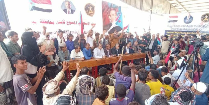 فريق التوجيه والرقابة الرئاسي يتفقد المخيم المفتوح لانتقالي أبين