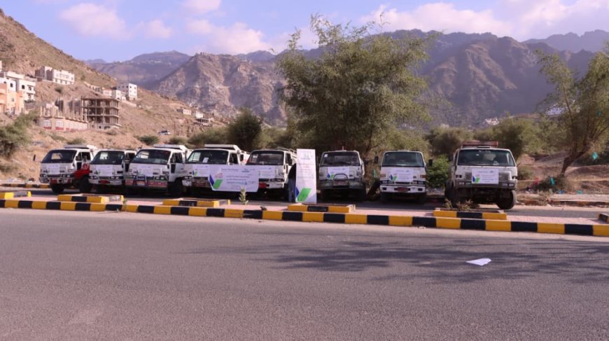 مؤسسة أفق تدشن مشروع سقيا الماء للنازحين والأسر على خطوط النار في تعز