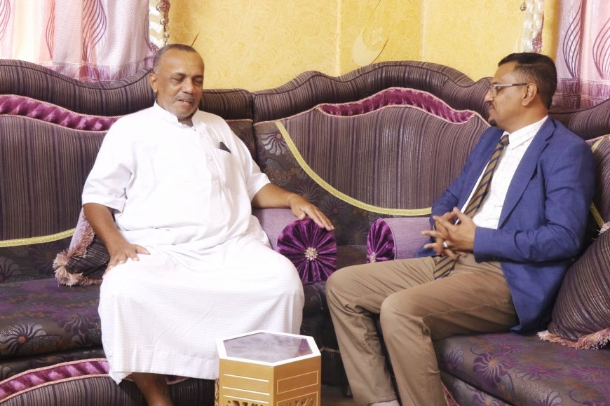 الأمين العام لمحلي حضرموت يطمئن على صحة الأستاذ صلاح رشيد أحد كوادر مكتب وزارة المالية بالمحافظة