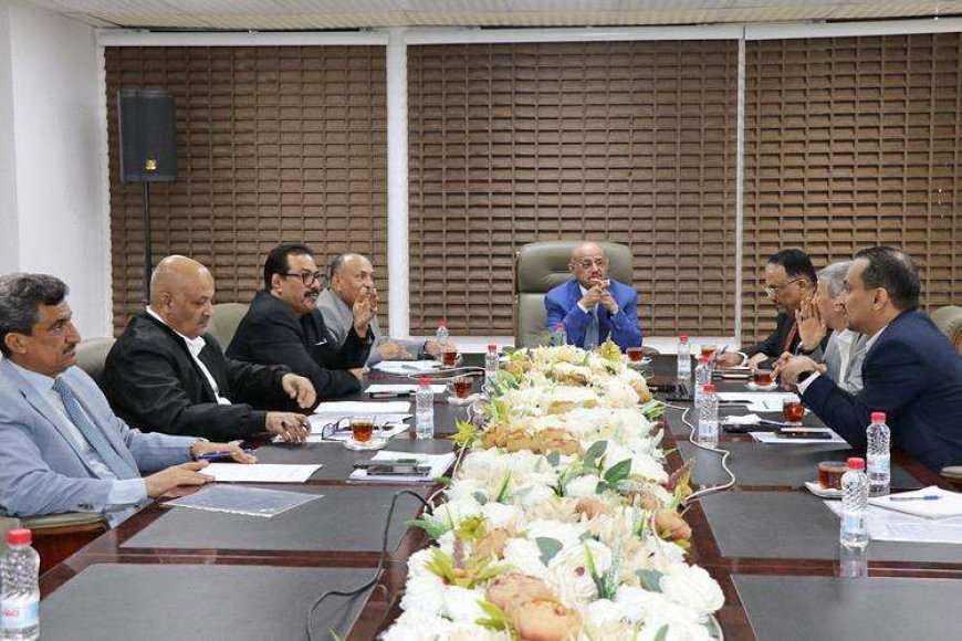 اعتماد ملياري دولار لتمويل واردات السلع والخدمات عبر البنك المركزي بعدن