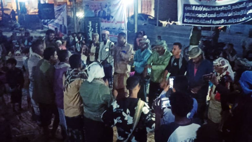 أمسية فنية لرقصة الدحيف تُنير مخيم الاعتصام بزنجبار