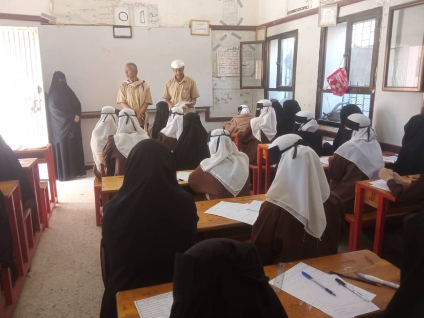 مدير مكتب التربية والتعليم بمودية يتفقد سير امتحانات الفصل الدراسي الأول في مدارس التعليم الأساسي والثانوي