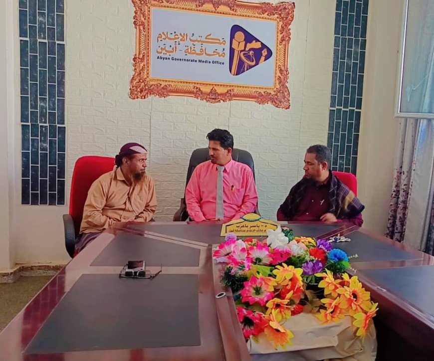 لقاء في مكتب إعلام أبين لتعزيز الشراكة بين وسائل الإعلام ومركز أبحاث الكود والسلطة المحلية في خنفر