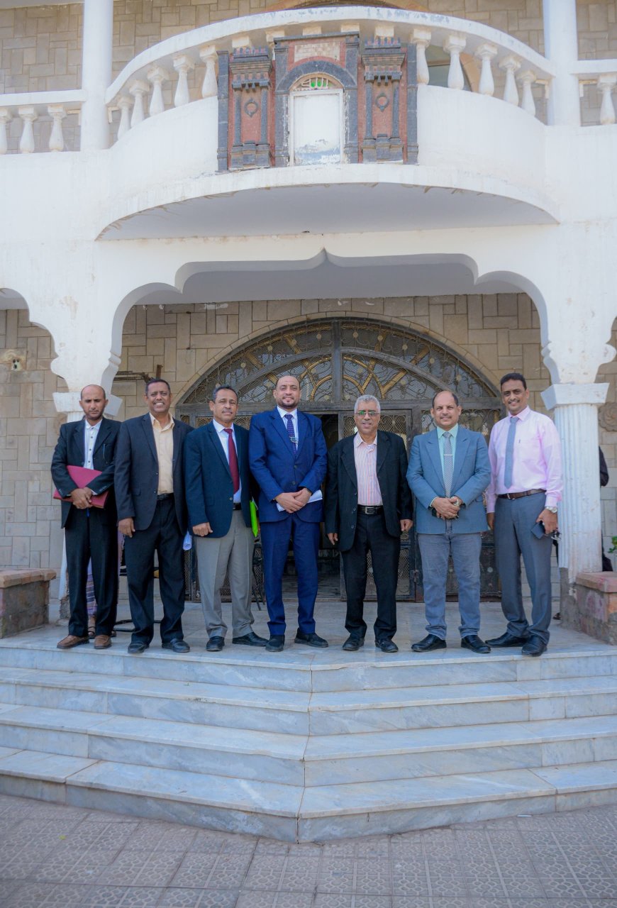 للاطلاع على استيفاء شروط الترخيص المؤسسي.. لجنة من وزارة التعليم العالي تزور كلية العلوم الاجتماعية والإنسانية بجامعة عدن