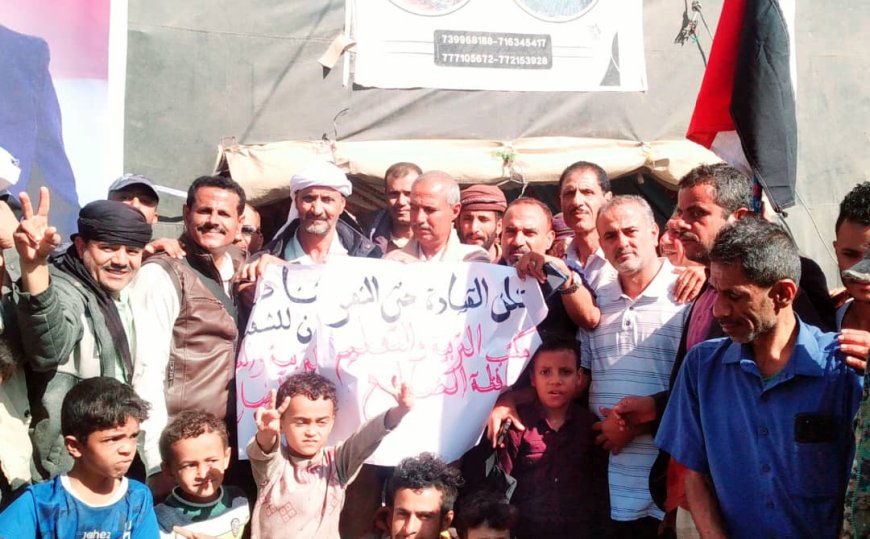 قيادة مكتب التربية والتعليم بمحافظة الضالع تنضم إلى مخيم الاعتصام وتبارك الانتصارات الجنوبية
