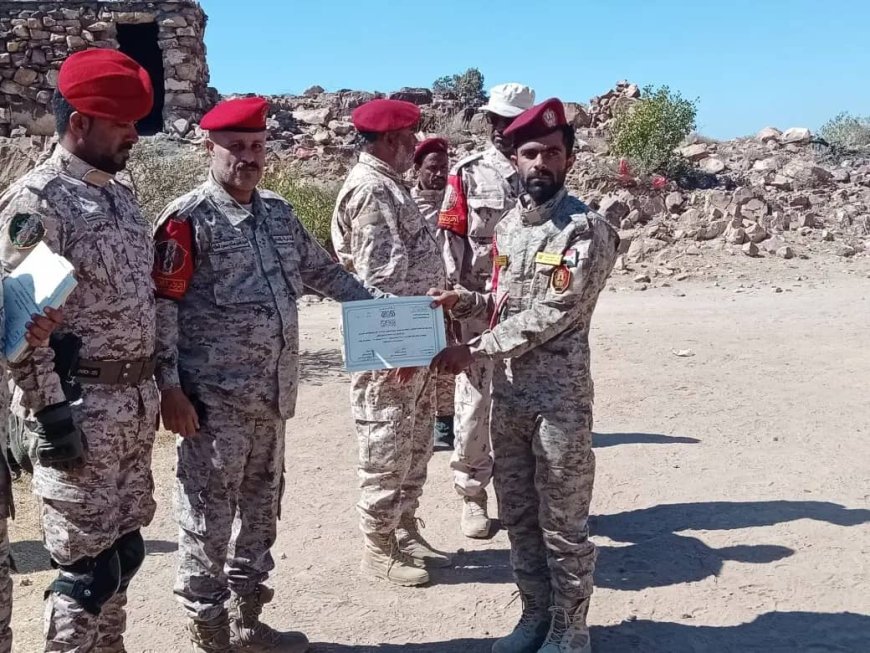 قائد لواء الشرطة العسكرية بالضالع يرعى حفل تكريم خريجي الدورة الأولى للاتصالات العسكرية