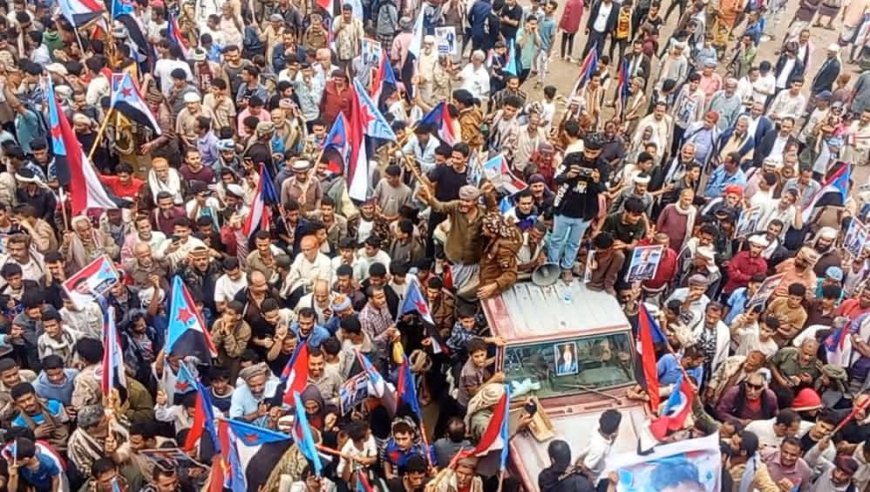 استجابة لدعوة انتقالي لحج  احتشاد جماهيري ، ومسيرة شعبية لرباعيات ردفان للمطالبة بإعلان دولة الجنوب العربي 