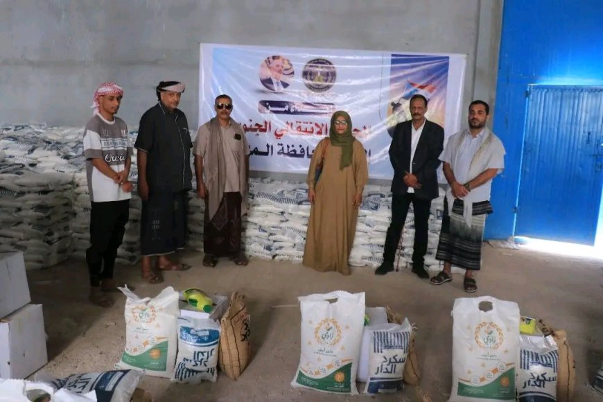 برعاية الرئيس الزُبيدي… انتقالي المهرة يدشّن توزيع السلال الغذائية للأسر الأشد احتياجاً