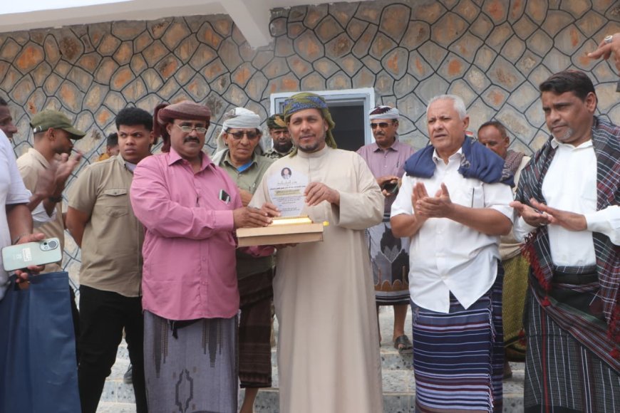 محافظ سقطرى يفتتح ثلاثة فصول دراسية مع ملحقاتها بمنطقة حولاف طيدعه للتعليم الأساسي