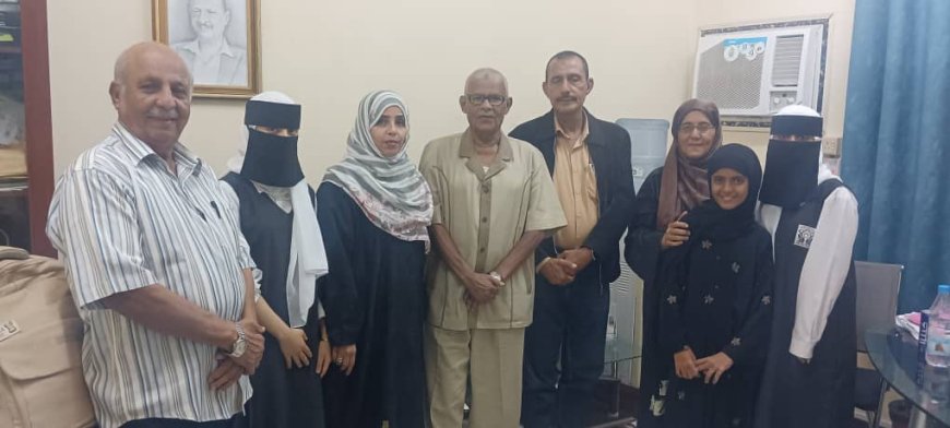 الموسيقار احمد بن غودل يزور مدرسة الراشد الاهلية بمديرية صيرة 