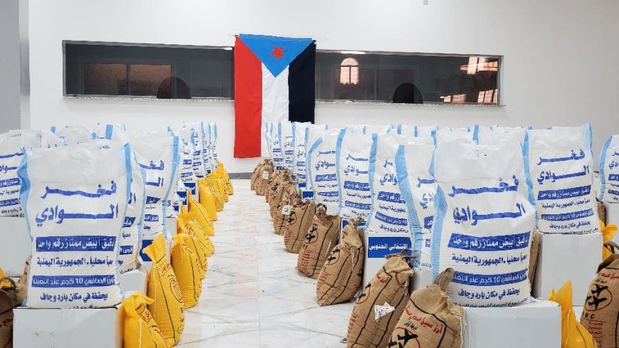 انتقالي وادي وصحراء حضرموت يواصل توزيع السلال الغذائية في المديريات ويستكمل مراحل الدعم الإنساني للمواطنين والأسر المتعففة