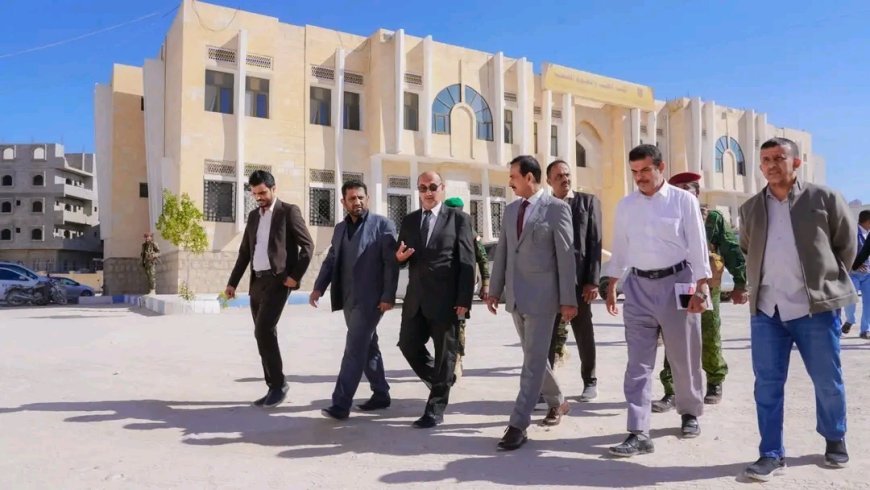 المحافظ بن الوزير يدشّن امتحانات الفصل الدراسي الأول بجامعة شبوة ويؤكد استمرار دعم التعليم العالي
