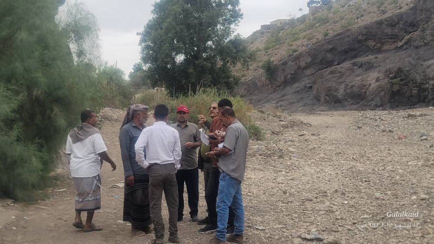 مدير عام المسيمير ووكيل وزارة الزراعة يتفقدان مواقع إعادة تأهيل قنوات الري ضمن مشروع الإدارة المتكاملة للموارد المائية