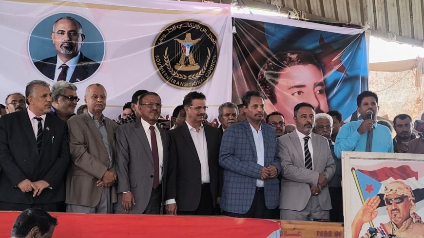 مخيم الاعتصام المفتوح بزنجبار يشهد مشاركة واسعة لقيادات السلطة المحلية بالمحافظة والمديريات