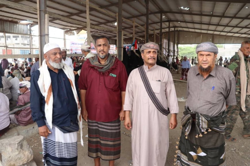 مشائخ ووجهاء خنفر ينضمون إلى الاعتصام المفتوح في أبين