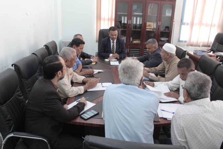 الأمين العام لمحلي حضرموت يرأس اجتماعاً استثنائياً لإقرار الموازنة المالية للمحافظة للعام 2026م