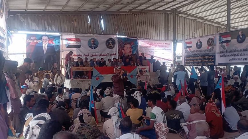 مخيم الاعتصام المفتوح بزنجبار يشهد مشاركة واسعة لقيادات السلطة المحلية والجامعية ومنسقية جامعة أبين