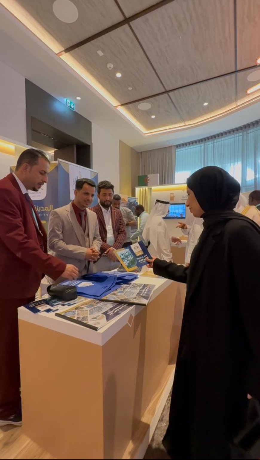وزيرة التنمية الاجتماعية والأسرة القطرية تزور ركن سماء مدينة الخليج العربي في المنتدى الوزاري العربي للإسكان