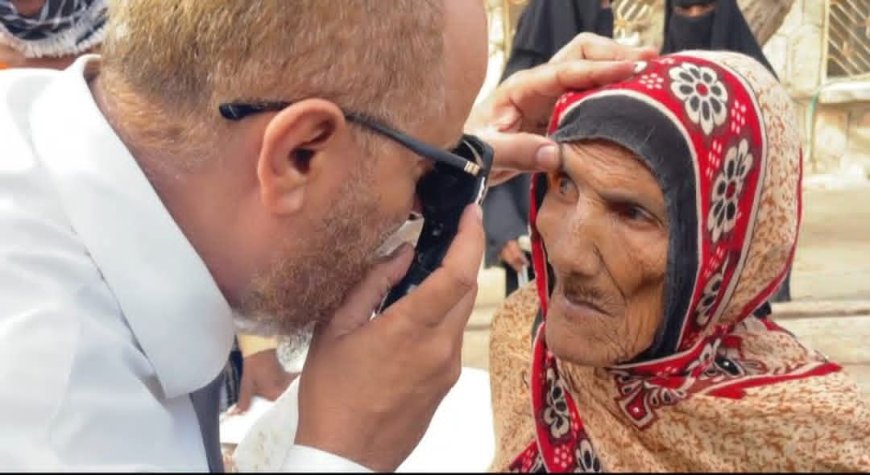 أكثر من 200 حالة في يوم واحد.. انطلاق المخيم الطبي المجاني لطب وجراحة العيون في خنفر بأبين