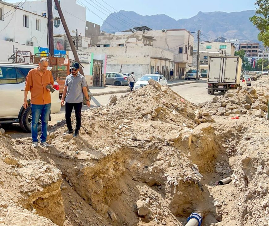 باخبيرة وبن جرادي يتفقدان أعمال تأهيل شبكات المياه في مديرية صيرة بعدن