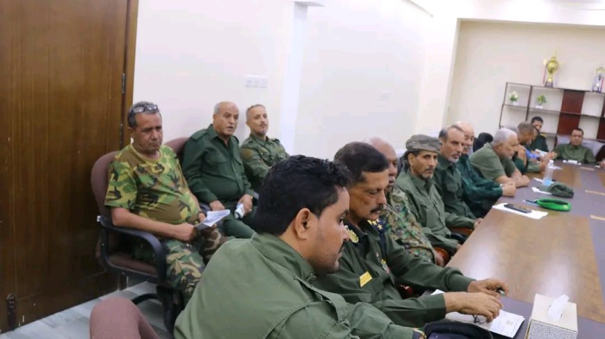 العميد أبو بكر جبر يترأس اجتماعاً أمنياً لمناقشة خطة مواصلة وتعزيز الحملات الأمنية في العاصمة عدن