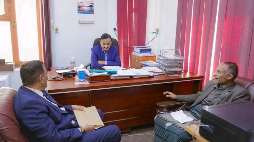 المحافظ بن الوزير يطّلع على أوضاع مديرية مرخة العليا ويؤكد رفع مستوى الأداء وتحسين الخدمات وتعزيز الاستقرار