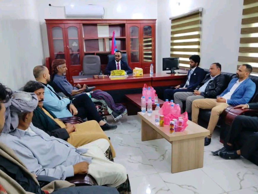 إتمام عملية الاستلام والتسليم بين المدير العام السلف والخلف لميناء شحن البري بالمهرة