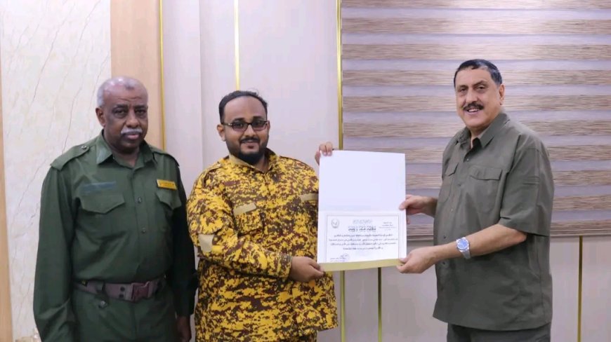 شرطة عدن تكرّم ثلاثة من ضباط وأفراد حراسة المنشآت نظير جهودهم وتفانيهم في عملهم