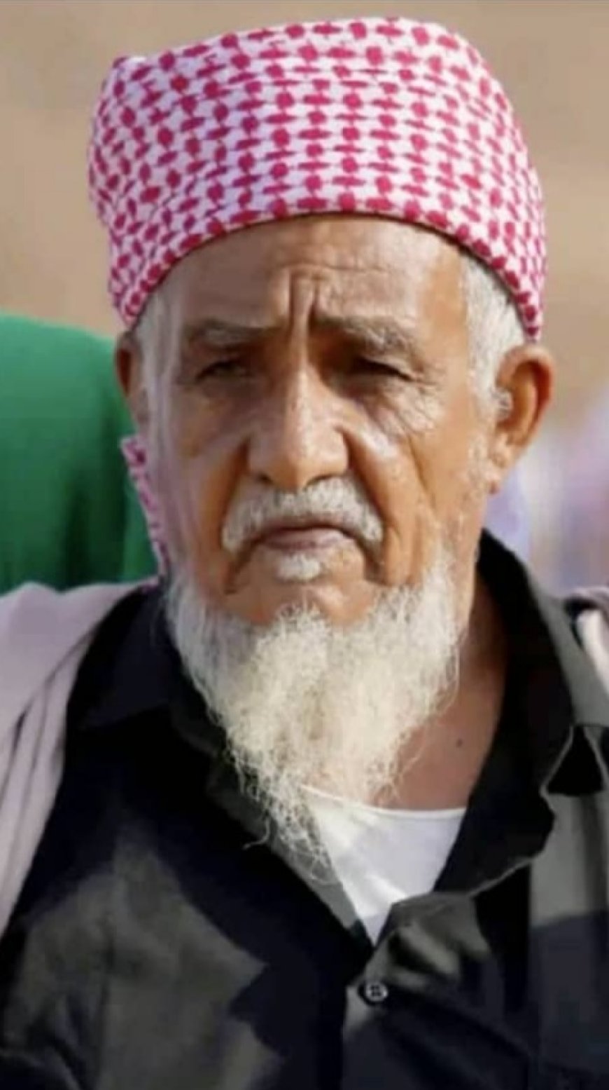 الشيخ بن حبريش يعزي في وفاة الشخصية الاجتماعية والقبلية المقدم محمد عوض باقراضه العكبري 