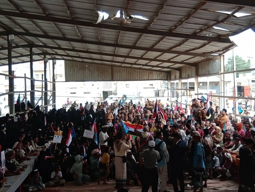 حضور كثيف ولافت للمراة الأبينية من كافة القطاعات النسوية تشهده ساحة الأعتصام المفتوح بمدينة زنجبار