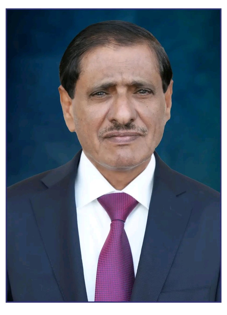 عضو مجلس القيادة الرئاسي البحسني يُعزّي اللواء بارجاش قائد المنطقة العسكرية الثانية بوفاة والدته