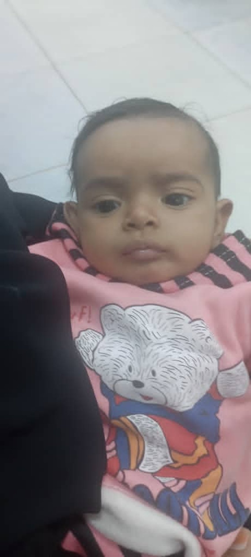 استغاثة أب مكلوم: طفلتي مرام تصارع الموت وأنا عاجز عن إنقاذها