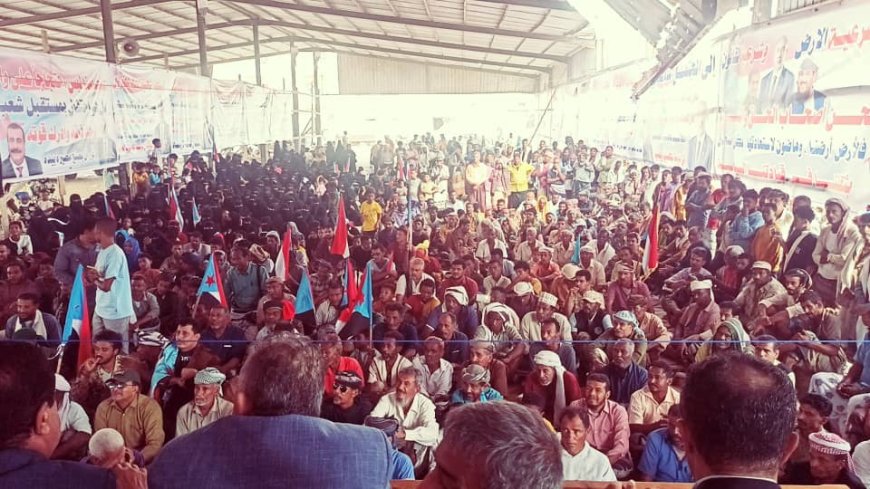 زخم شعبي ورسمي غير مسبوق تشهده ساحات الإعتصام المفتوح بأبين