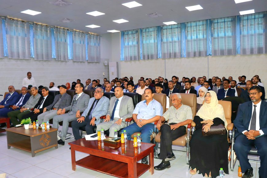 نائب وزير الصناعة والتجارة يدشّن حفل تخرّج دفعة 14 أكتوبر للمحاسبين القانونيين بعدن