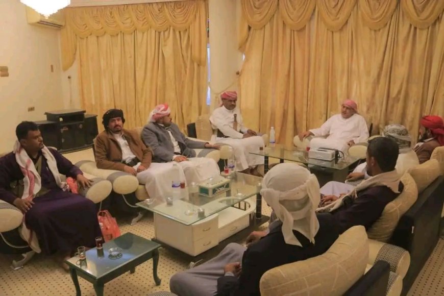 رئيس الجمعية الوطنية يلتقي شباب من آل كثير بوادي حضرموت