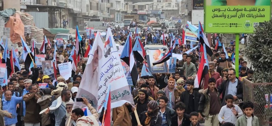 الضالع.. حراك شعبي متصاعد وهتافات ثورية مدوّية تطالب الزُبيدي بسرعة إعلان الدولة الجنوبية