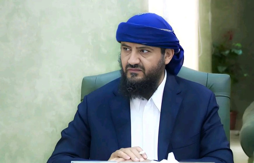 عضو مجلس القيادة الرئاسي "المحرّمي" يُعزِّي في وفاة السفير محمد عبدالرحمن العبادي