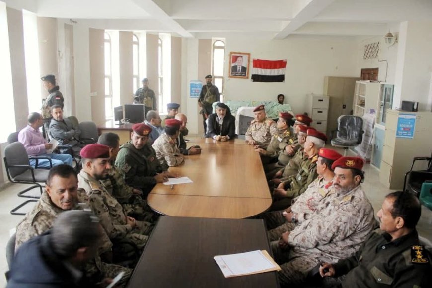 اللجنة الأمنية بتعز تناقش التطورات الميدانية وتُدين جريمة تفجير عبوة ناسفة بحي الضربة  تعز .