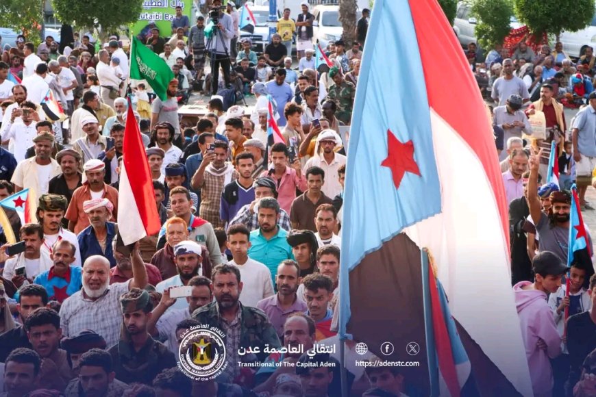 لليوم الثالث عشر.. ساحة اعتصام خور مكسر تستقبل حشودًا جماهيرية من الأزارق الضالع والمنصورة