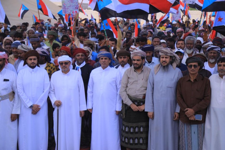 بحضور الشيخ باكريت والسلطان بن عفرار.. حشود المسيلة تنضم إلى ساحة الاعتصام الشعبي المفتوح بالغيضة وتطالب بإعلان دولة الجنوب العربي