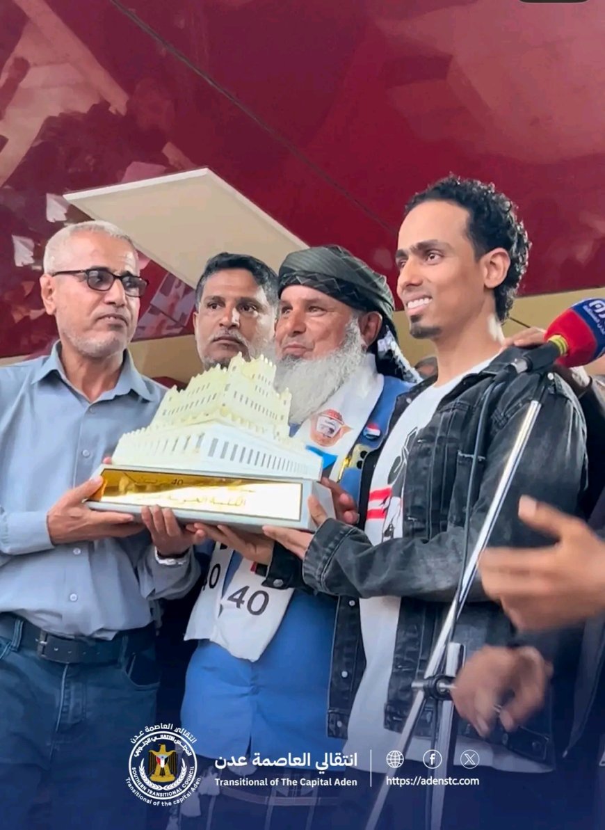 ساحة الاعتصام المفتوح بالعاصمة عدن تحتضن فعالية تكريم كوادر القوات الجوية والدفاع الجوي الجنوبي