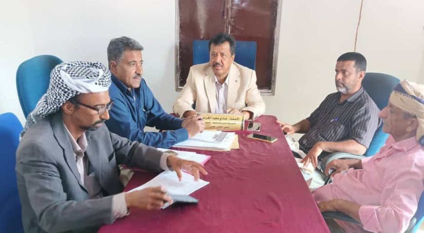 بتوجيهات المحافظ ابن الوزير.. لجنة المناقصات العامة بمديرية رضوم تقر وثائق المشاريع التي سوف تعلن للمناقصة