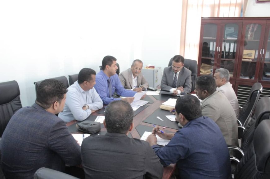 الأمين العام لمحلي حضرموت يرأس لقاء لمناقشة الخطة التنفيذية للمؤسسة المحلية للمياه لمواجهة تحديات الصيف القادم 