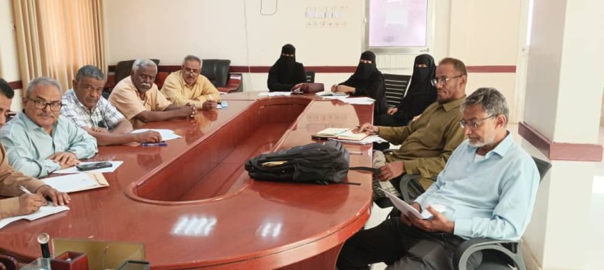 مدير عام صحة لحج يترأس اجتماعا بمدراء البرنامج الصحية لمناقشة عملية إعداد الخطط وفق المعايير المطلوبة