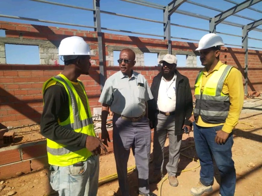 مدير عام الصحة بالمهرة يطلع على سير أعمال مشروع إنشاء مستودعات التحصين الصحي بالمحافظة