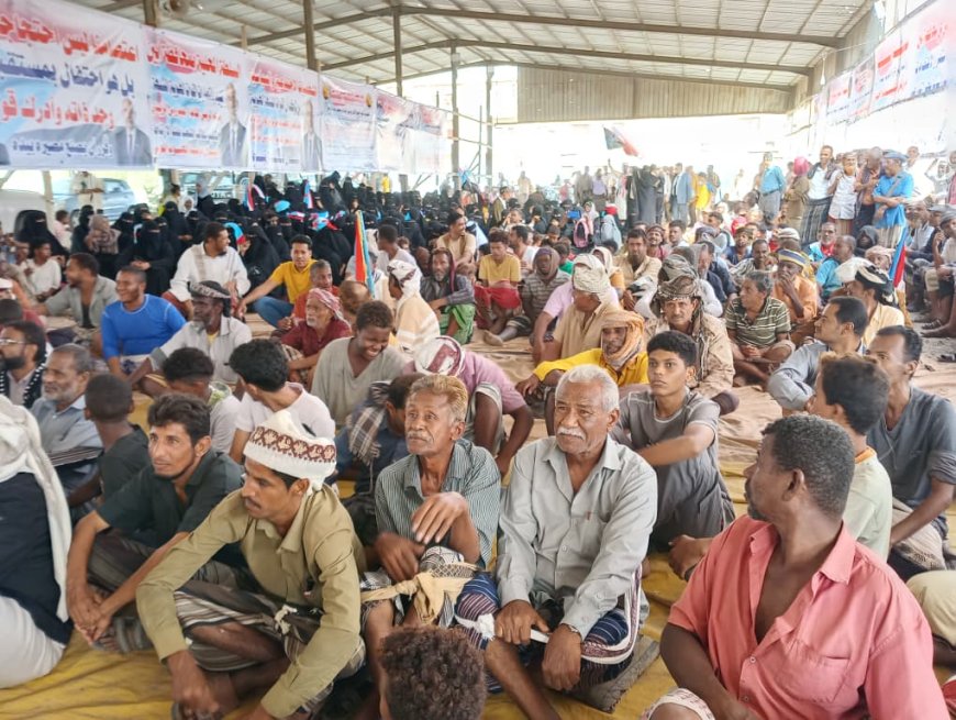 أبناء أبين يواصلون اعتصامهم المفتوح بزنجبار حتى إعلان دولة الجنوب العربي