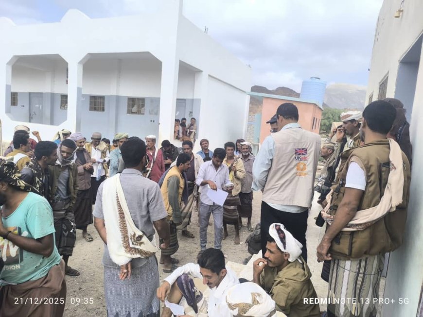 صرف مبالغ مالية لعدد 114 مستفيد بعدة مناطق بخنفر عبر منظمة كير العالمية 